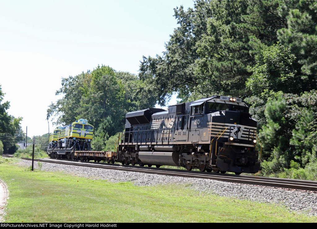 NS 1150 leads NS train 980 eastbound with export locos